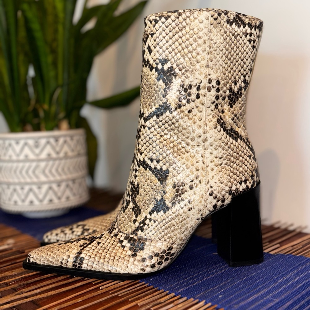 Shutz RAFFAELA BOOTI Size 6.5